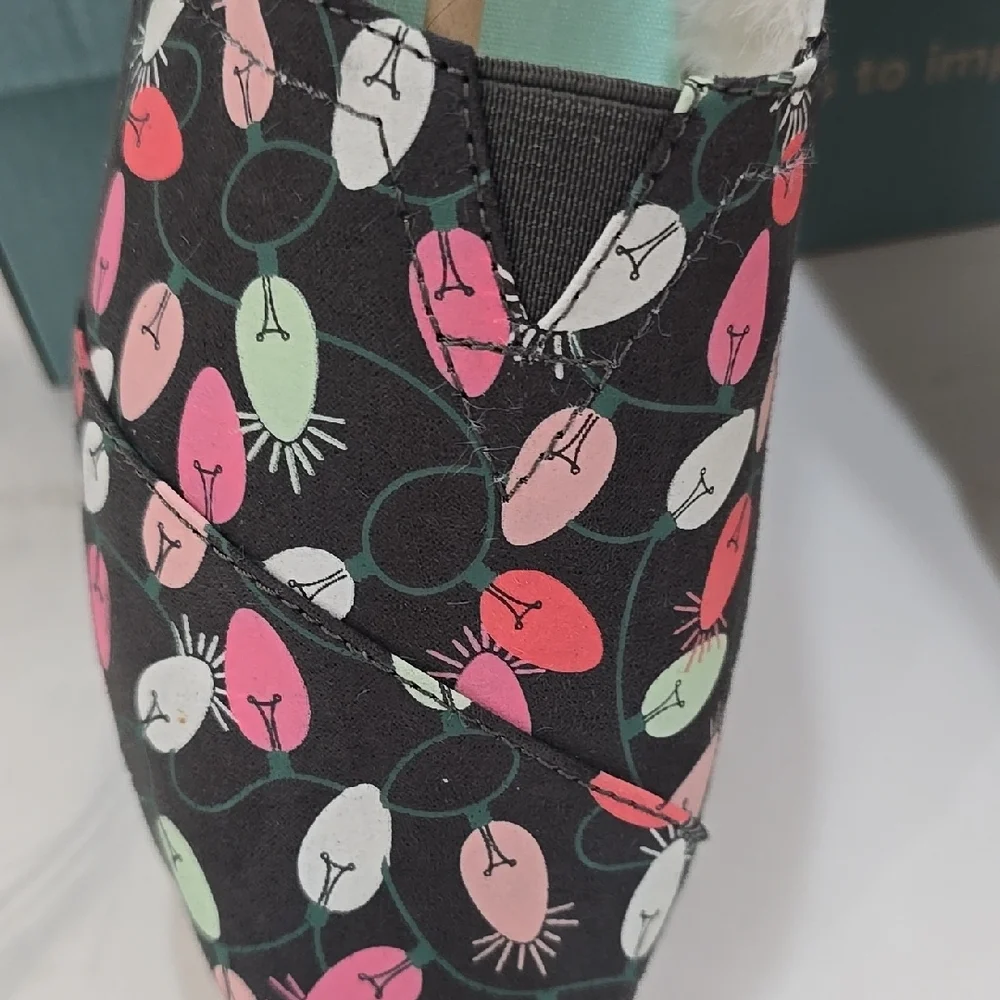 TOMS Colorful Christmas Light Print Shoes - Picture 7 of 10